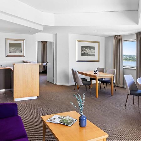 Novotel Perth Langley Екстериор снимка
