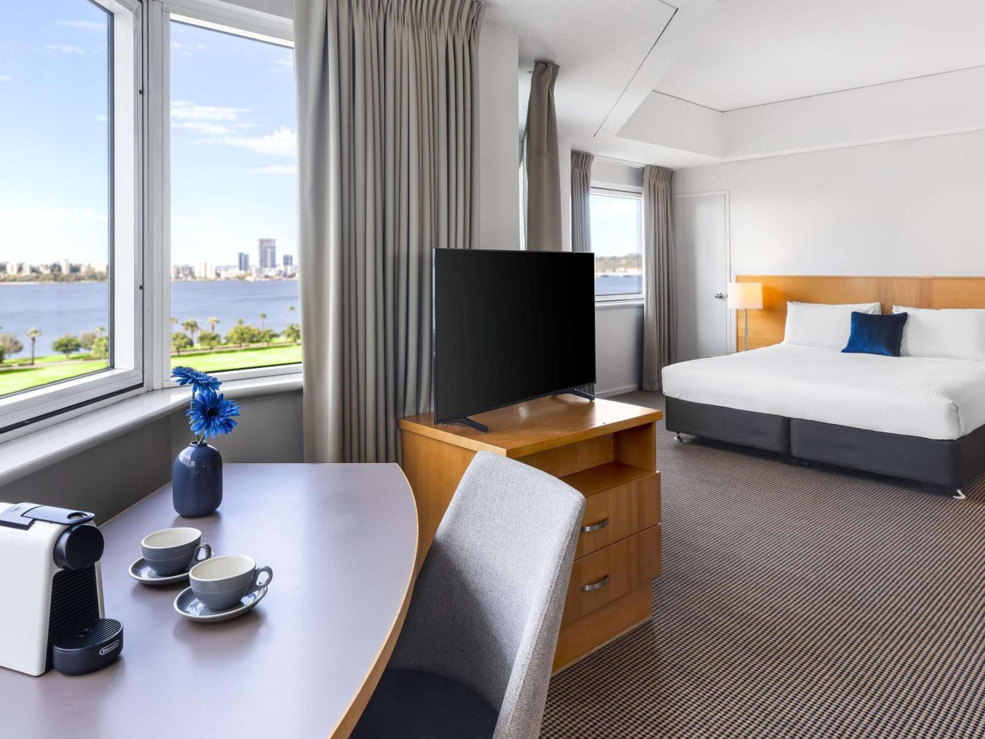 Novotel Perth Langley Екстериор снимка