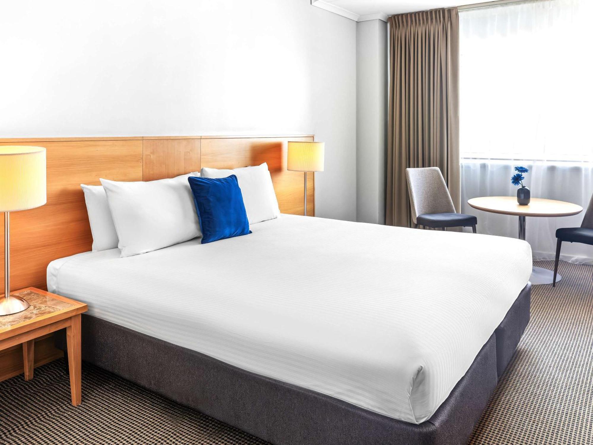 Novotel Perth Langley Екстериор снимка