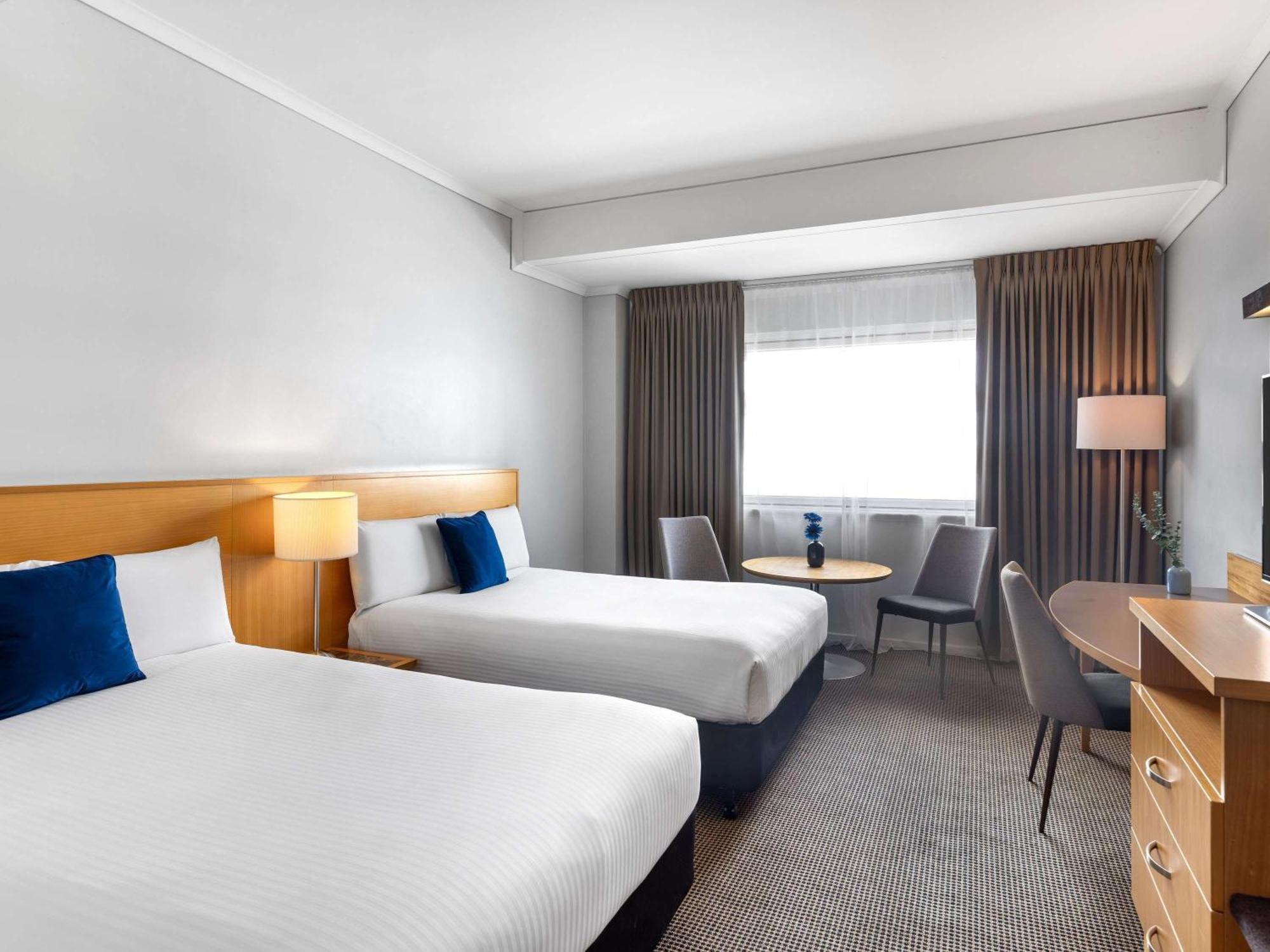 Novotel Perth Langley Екстериор снимка