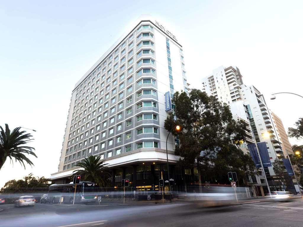 Novotel Perth Langley Екстериор снимка